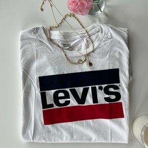 Levi’s Women’s Tshirt